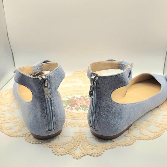Ivanka Trump Ittramory 9.5M Blue Suede Flats - Picture 2 of 4